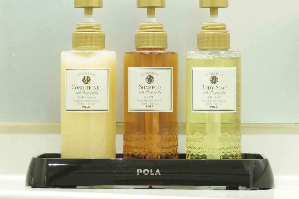 Amenidades de baño | Tina con regadera, amenidades de baño gratuitas, secadora de cabello