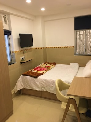 Double Room (min 15 nights) | Free WiFi, bed sheets - Hong Kong Hostel (Hong Kong)