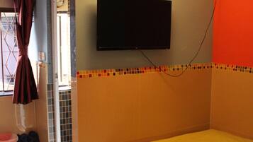 Free WiFi, bed sheets