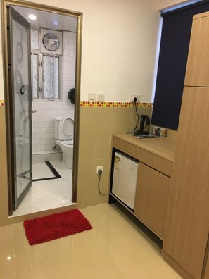 Double Room (min 15 nights) | Free WiFi, bed sheets - Hong Kong Hostel (Hong Kong)
