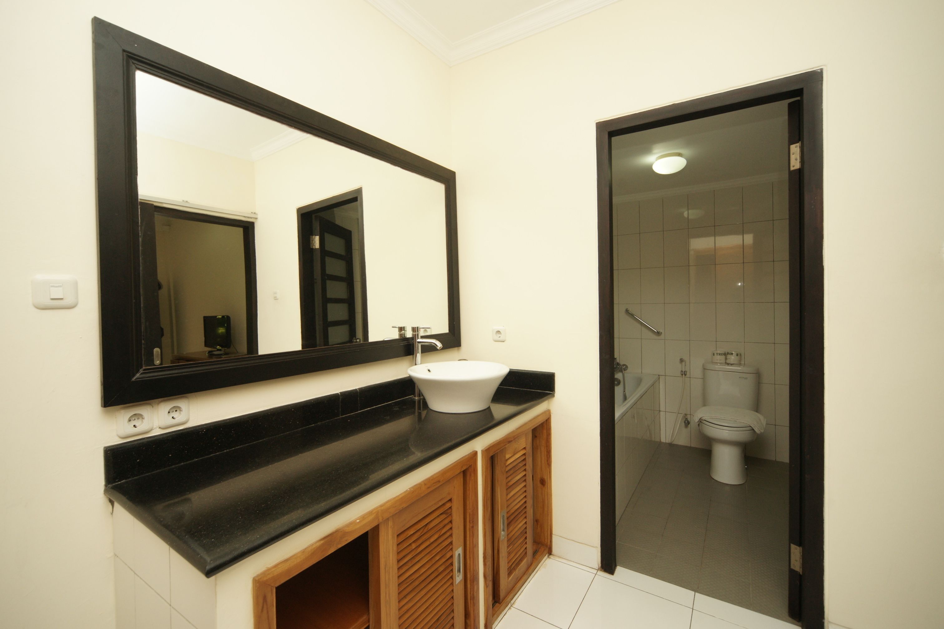 minibar, desk, laptop workspace, soundproofing