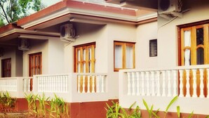 Front of property - Casa De Royal (Vagator)