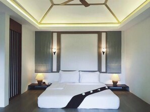 Minibar, desk, free WiFi