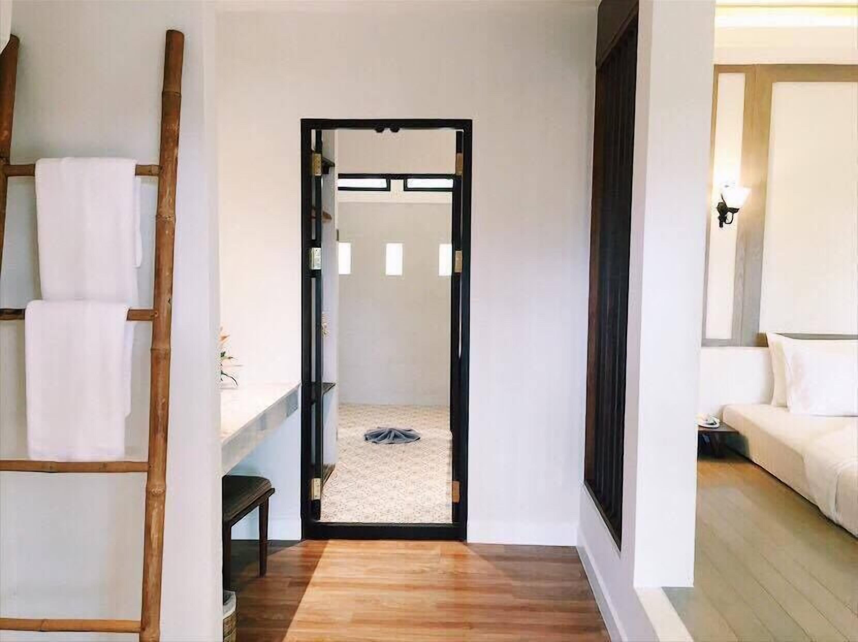 superior bungalow | minibar, desk, free wifi