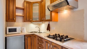 Family House, 2 Bedrooms | Private kitchen - Janne Hotel (Riga)