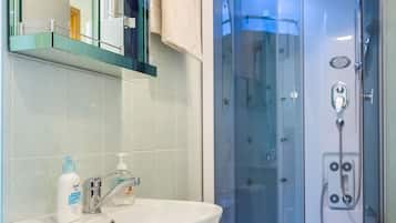 Family House, 2 Bedrooms | Bathroom | Shower, hair dryer, towels