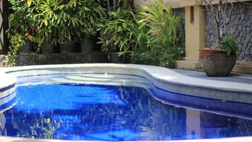 Kolam renang outdoor