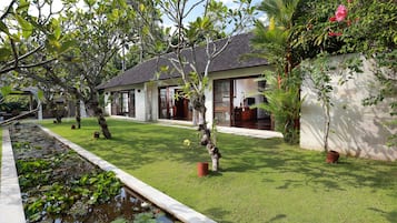 Royal Villa, 3 Bedrooms, Private Pool | Garden