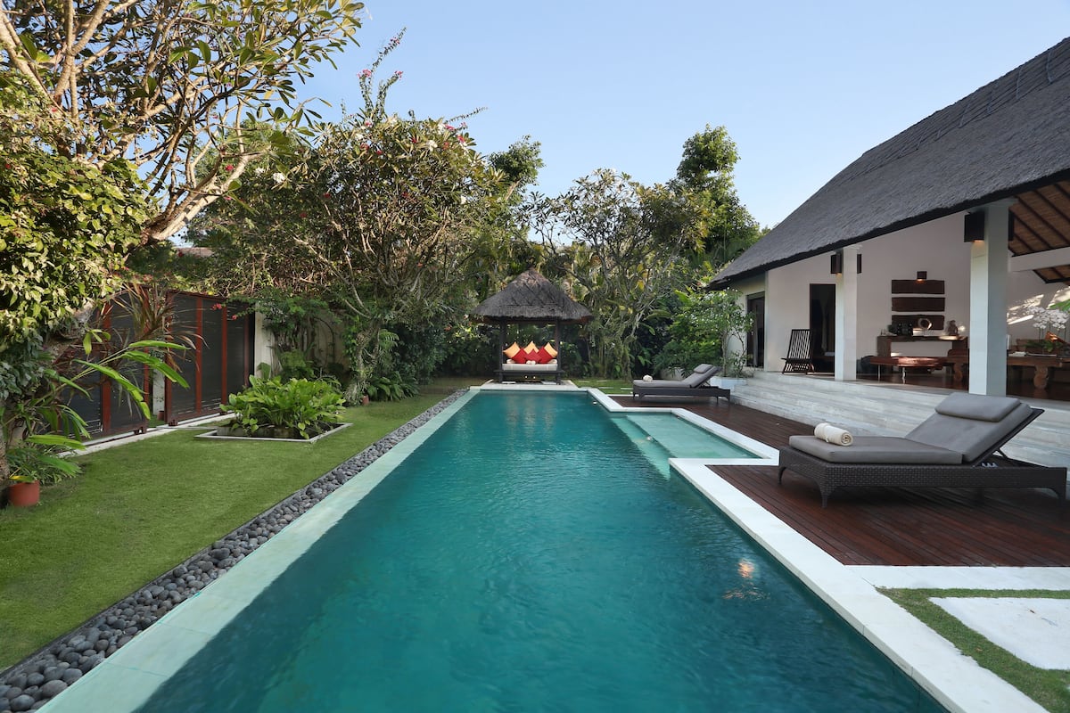 Vila Royal, 2 kamar tidur, kolam renang pribadi | 1 kamar tidur, brankas, meja kerja, dan setrika/meja setrika