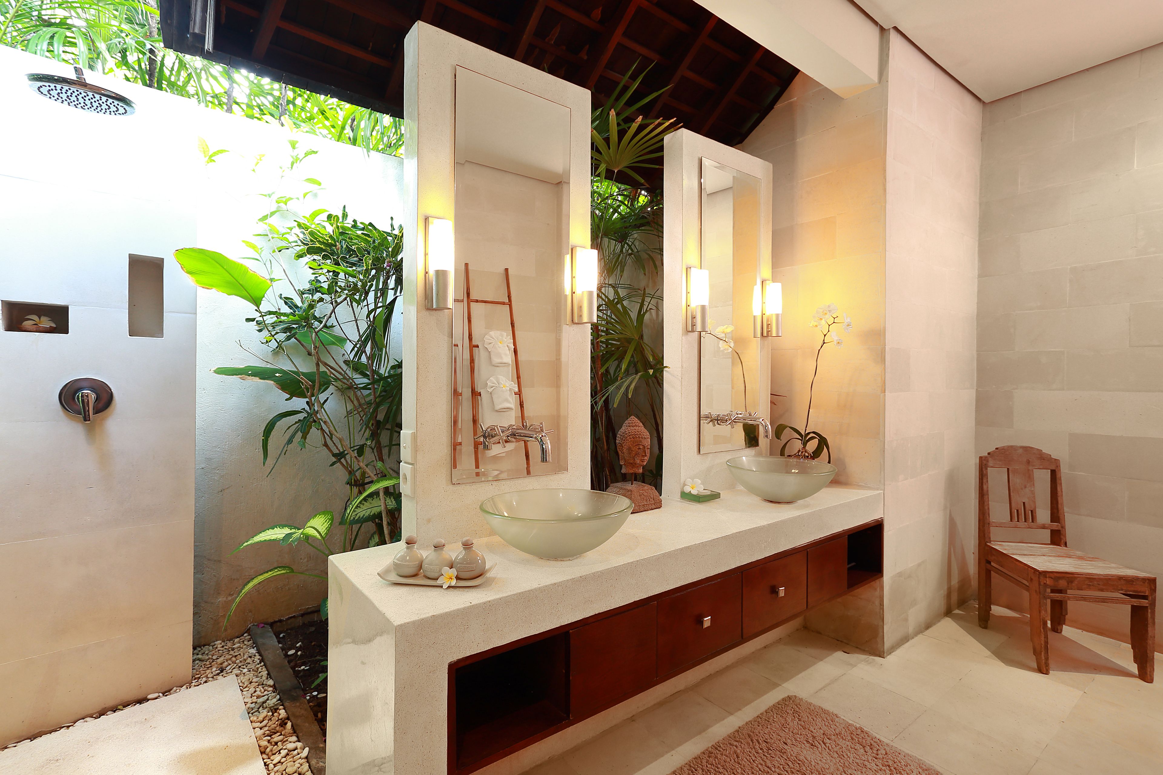 Separate tub and shower, free toiletries, hair dryer, slippers