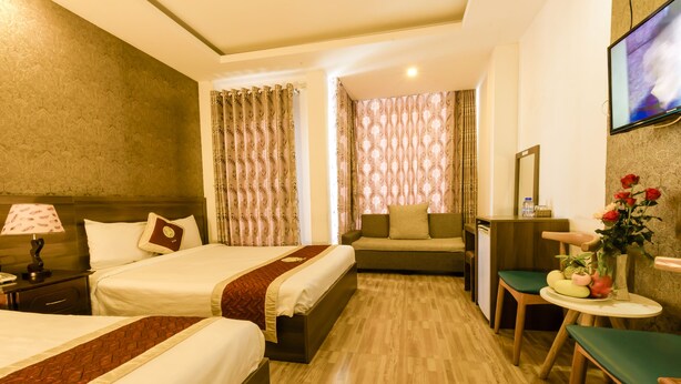Senior Room, Partial Ocean View | Minibar, in-room safe, desk, soundproofing