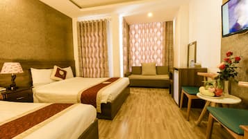 Senior Room, Partial Ocean View | Minibar, in-room safe, desk, soundproofing