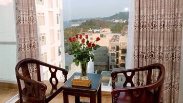 Senior Room, Partial Ocean View | Living area | Flat-screen TV