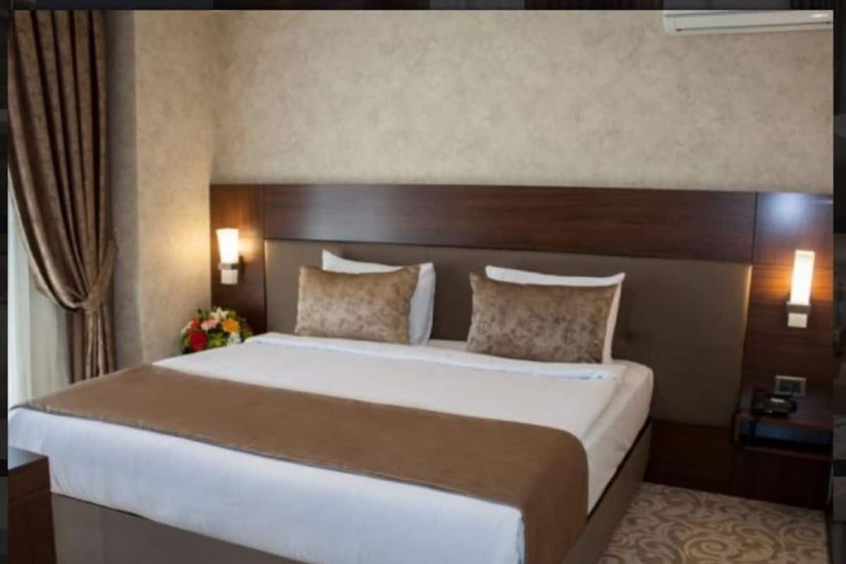 Ropa de cama de alta calidad y minibar 
