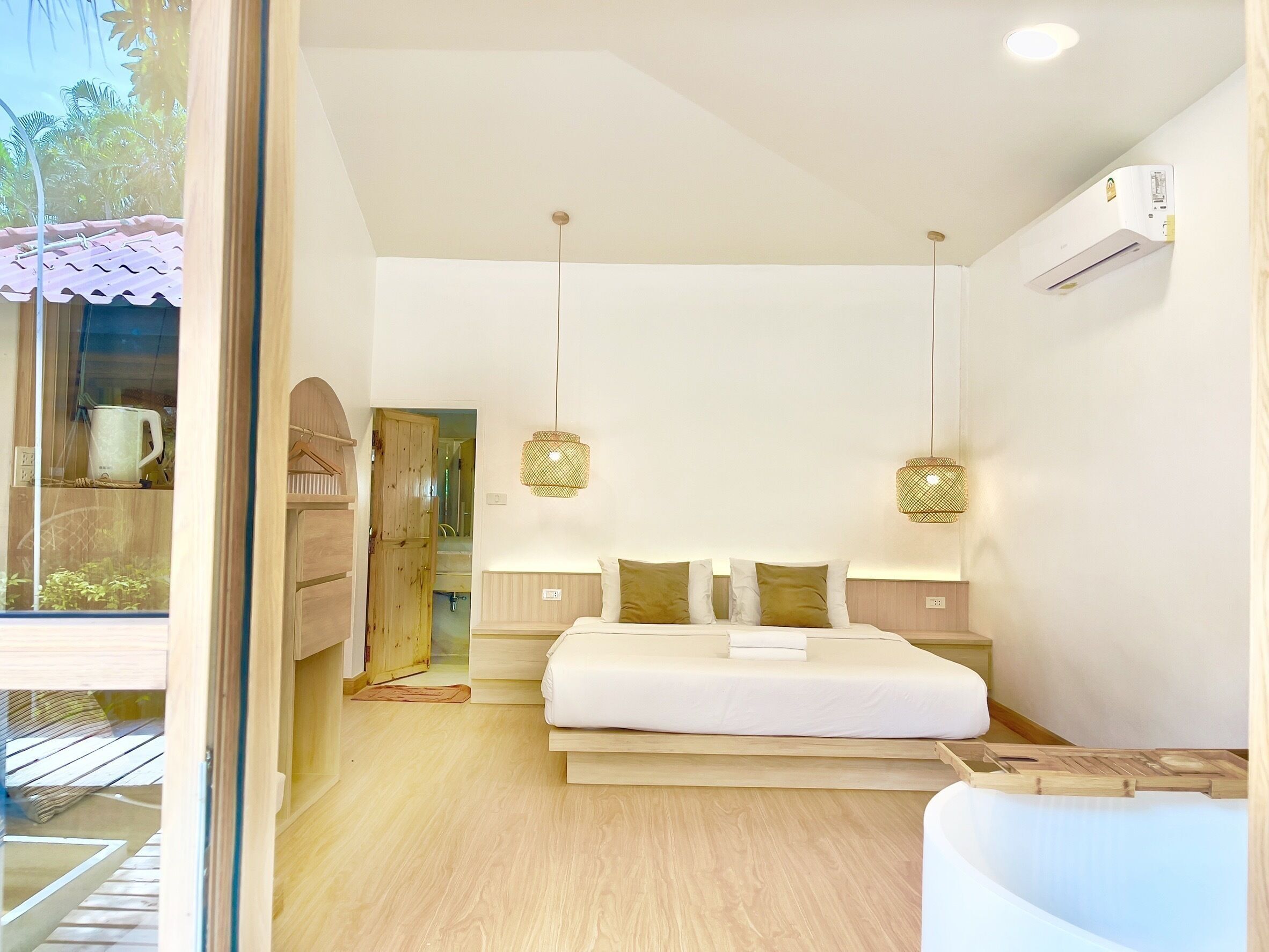 Rollaway beds, bed sheets