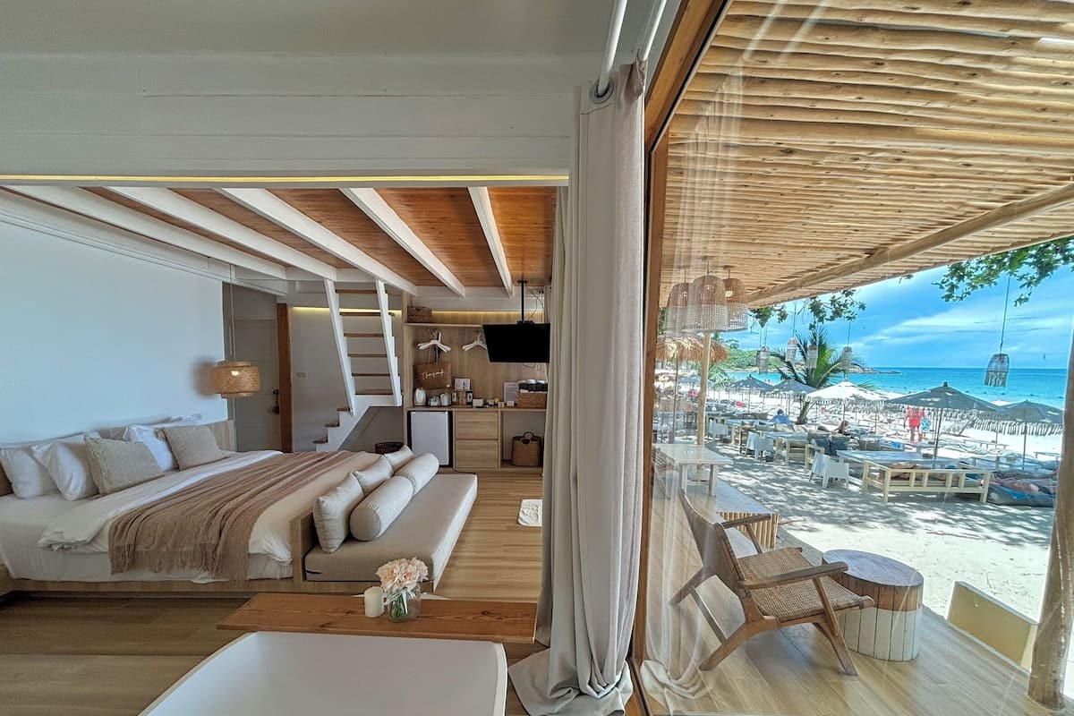 Beachfront Deluxe Bungalow | ExtrasÀngar och sÀngklÀder