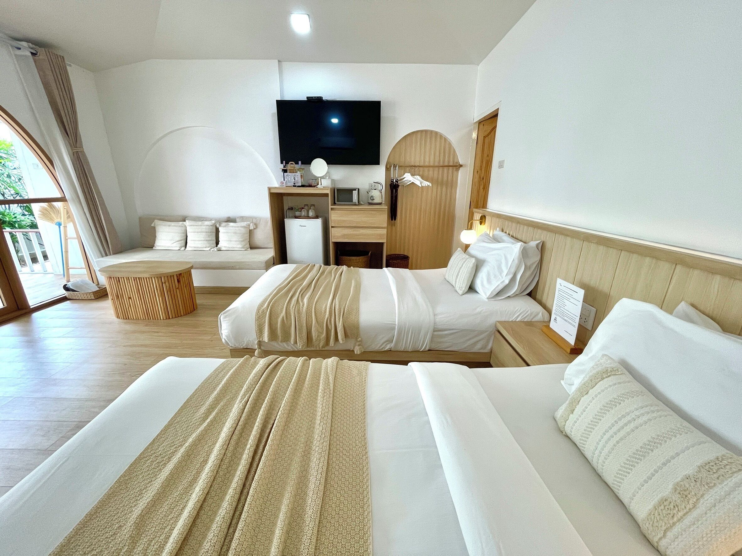 Deluxe twin Room | Rollaway beds, bed sheets