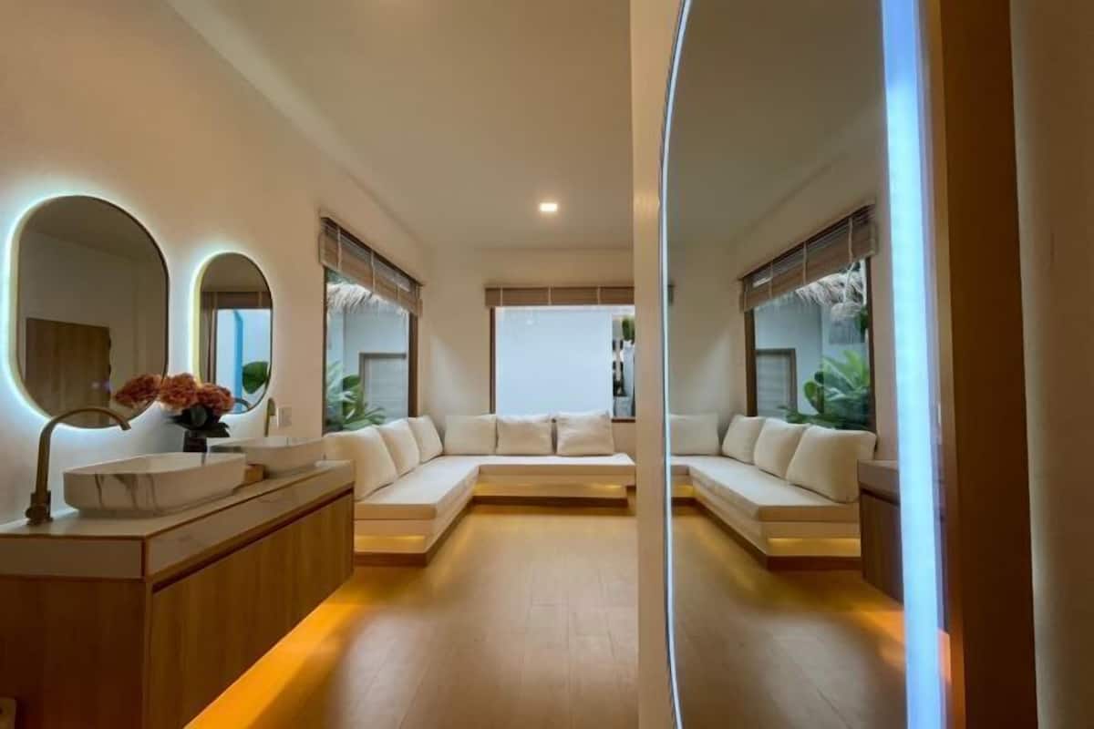 1 bedroom, rollaway beds, bed sheets