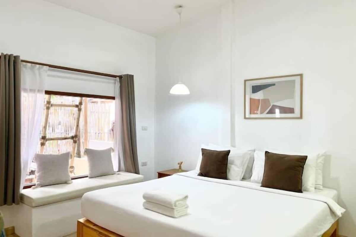 1 bedroom, rollaway beds, bed sheets