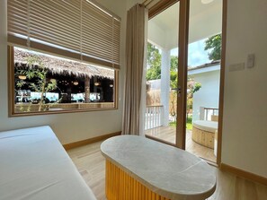 Family House | Living area | 30-inch flat-screen TV with satellite channels, TV