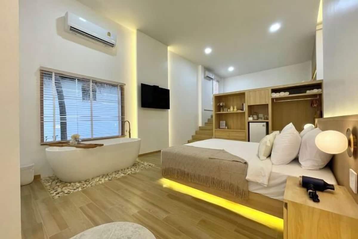 1 bedroom, rollaway beds, bed sheets