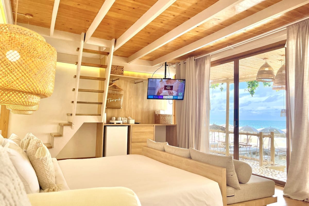 Beachfront Deluxe Bungalow | 1 bedroom, rollaway beds, bed sheets