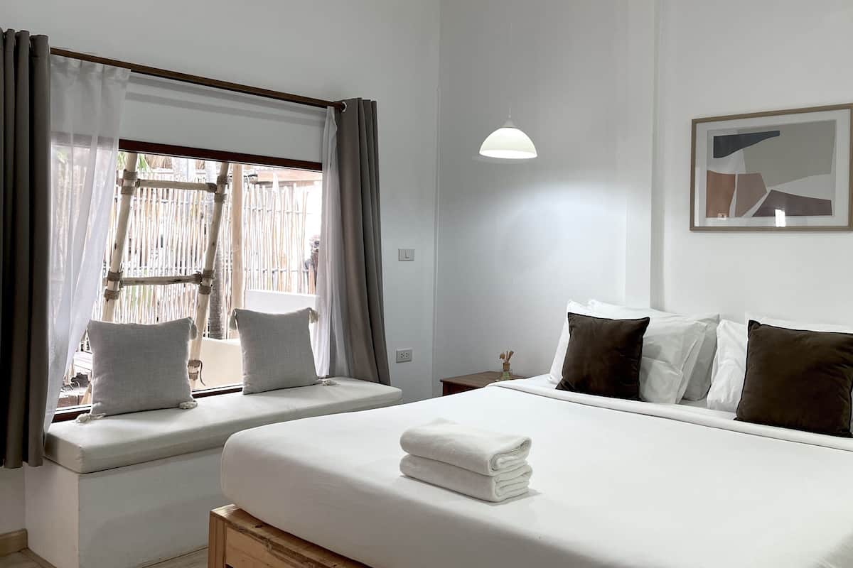 Standard Double Room | 1 bedroom, rollaway beds, bed sheets