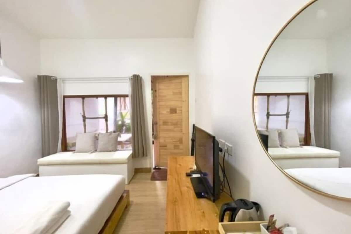 1 bedroom, rollaway beds, bed sheets