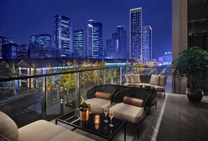 Bar (on property) - Niccolo Chengdu (Chengdu)