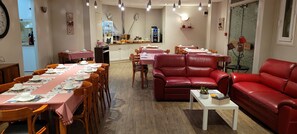 Kontinental frokost hver dag (EUR 7.50 per person)