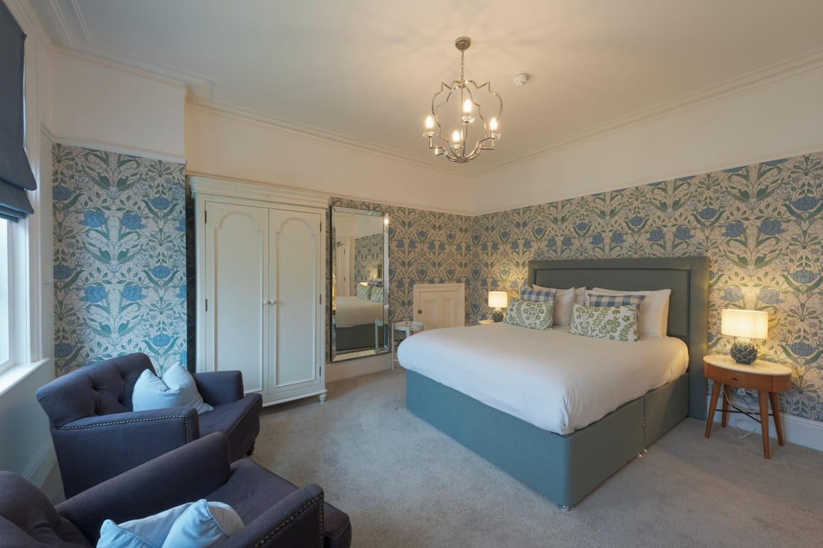 Executive King with Shower | 1 Schlafzimmer, hochwertige Bettwaren, individuell dekoriert