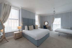 Family Room for 4 | Premium bedding, individually decorated, individually furnished, desk - Florence House Hotel & Restaurant (Portsmouth)