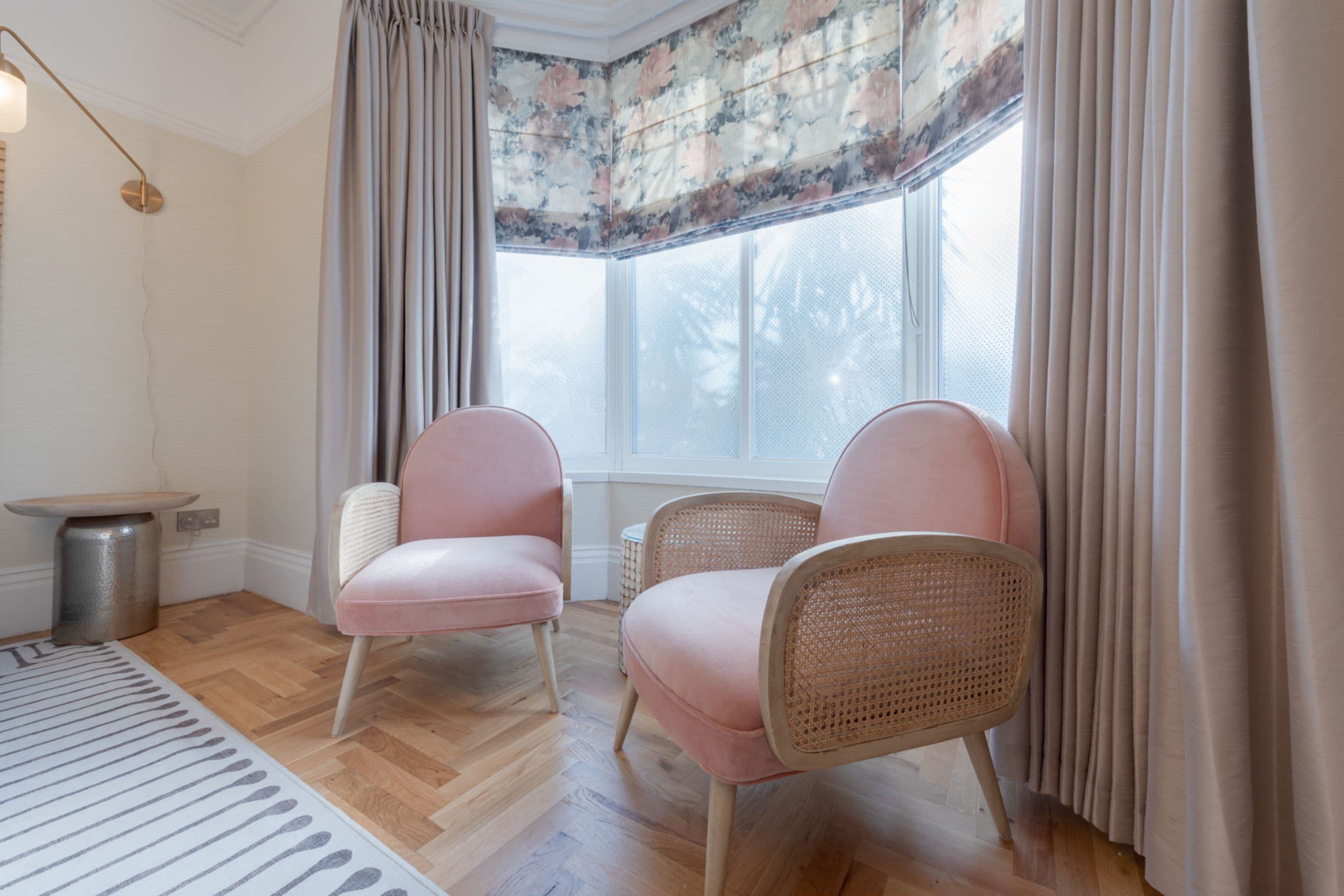 高档床上用品、特色装修、特色家居、办公桌