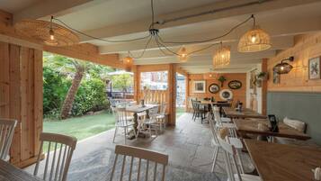 2 ๊ฐ์ ๋ ์คํ ๋, ์์นจ ์์ฌ, ์ ์ฌ ์์ฌ, ์ ๋
 ์์ฌ ์ ๊ณต(ํ์ง ์๋ฆฌ)