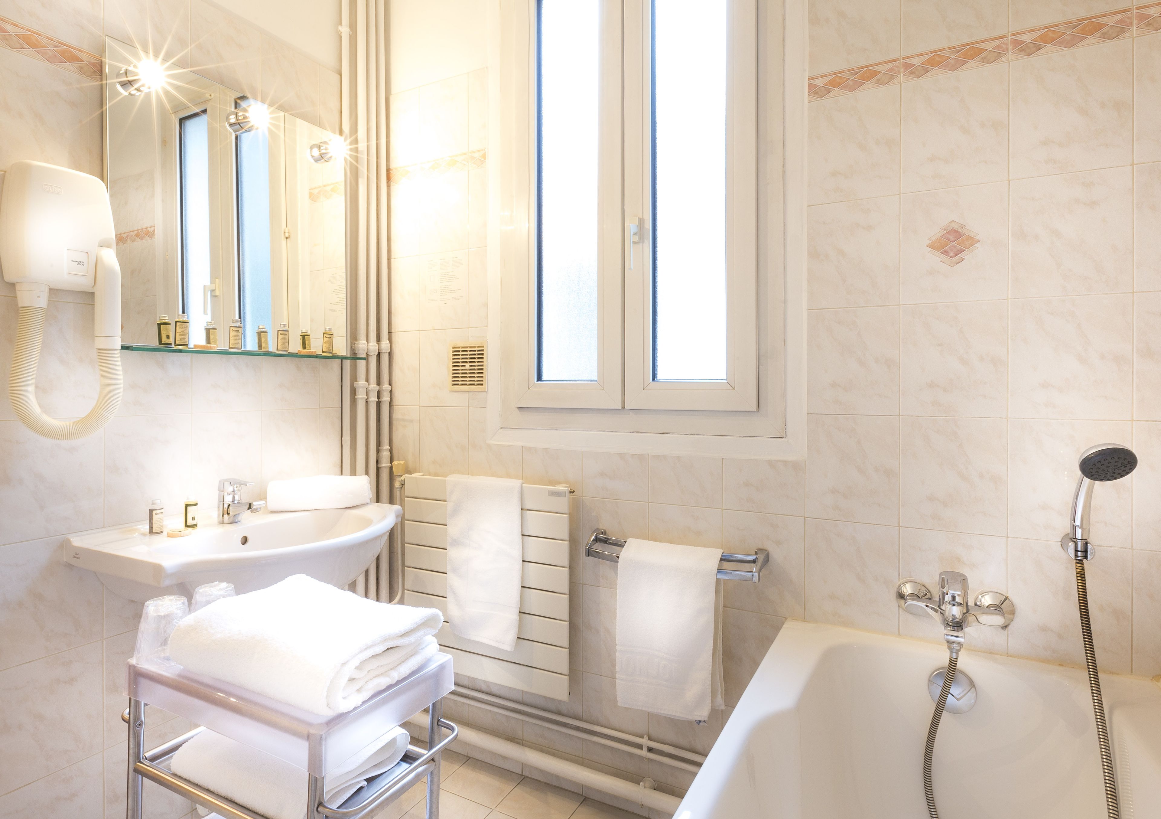 double room, bathtub | bathroom | free toiletries, hair dryer, towels