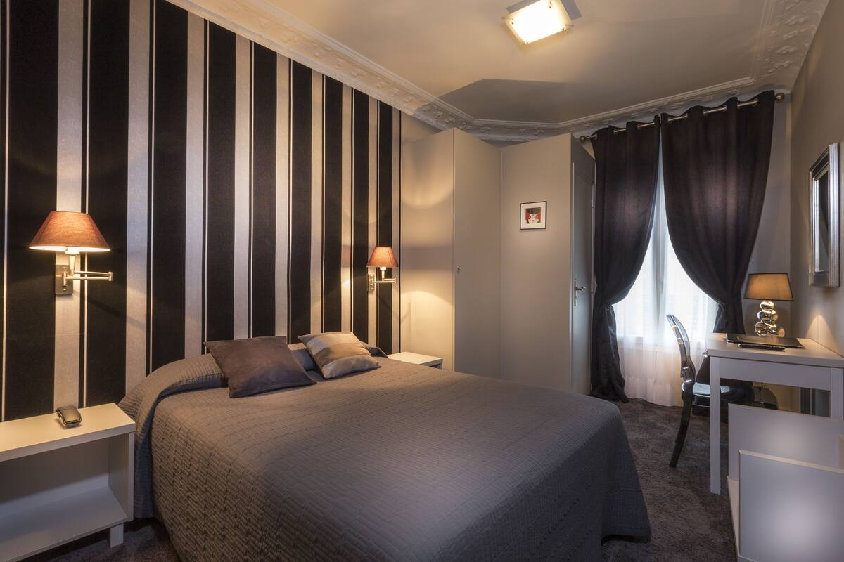 desk, soundproofing, iron/ironing board, free wifi