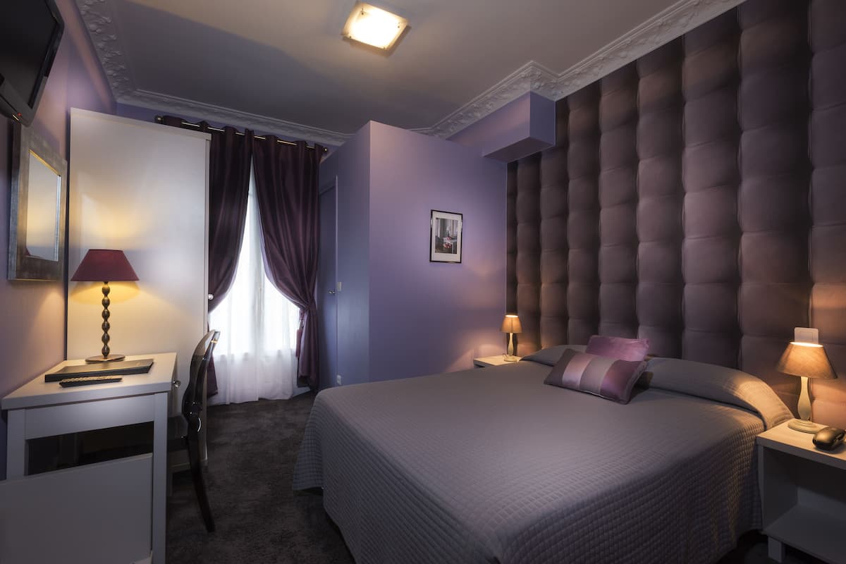 desk, soundproofing, iron/ironing board, free wifi