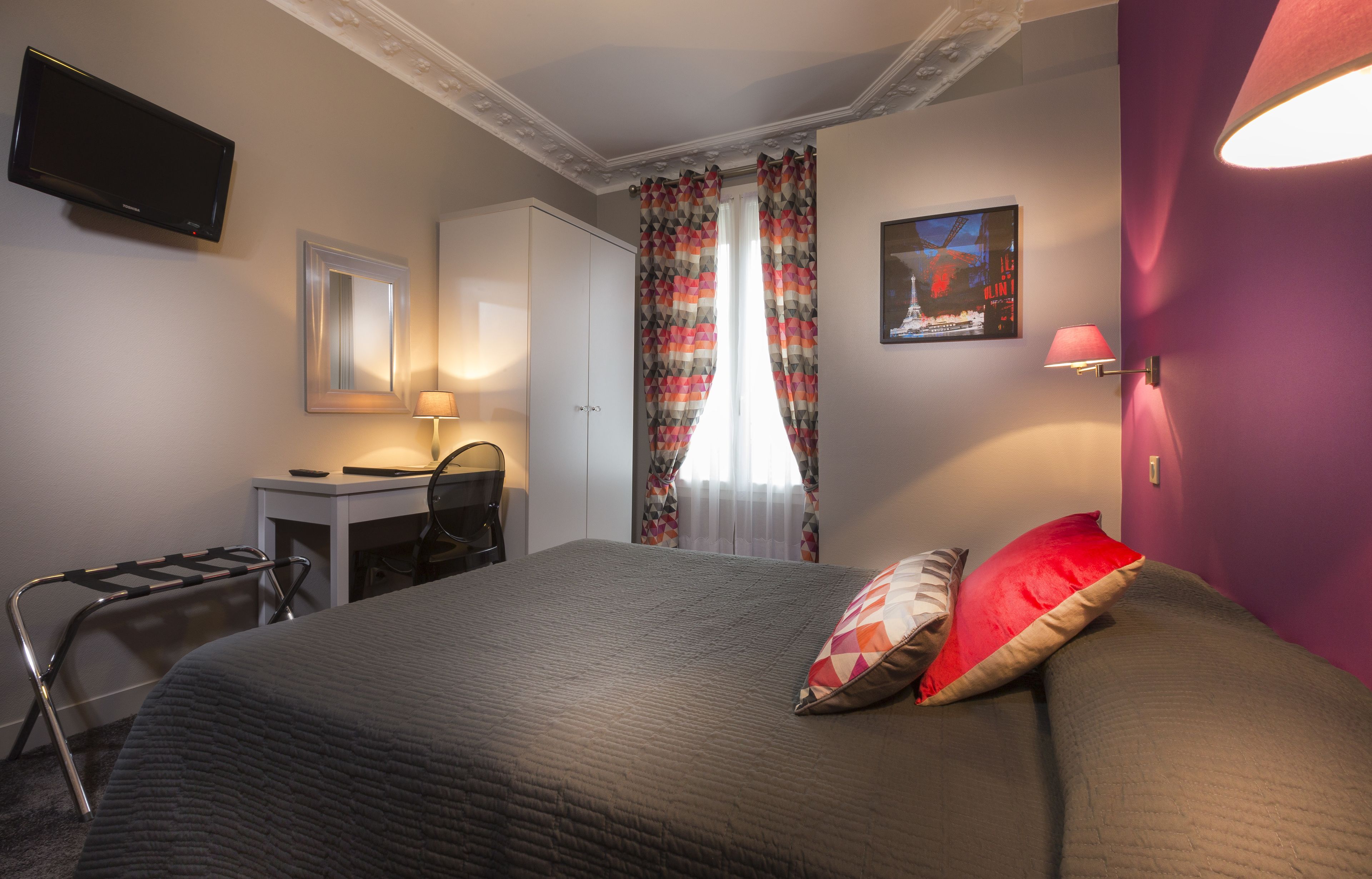 desk, soundproofing, iron/ironing board, free wifi