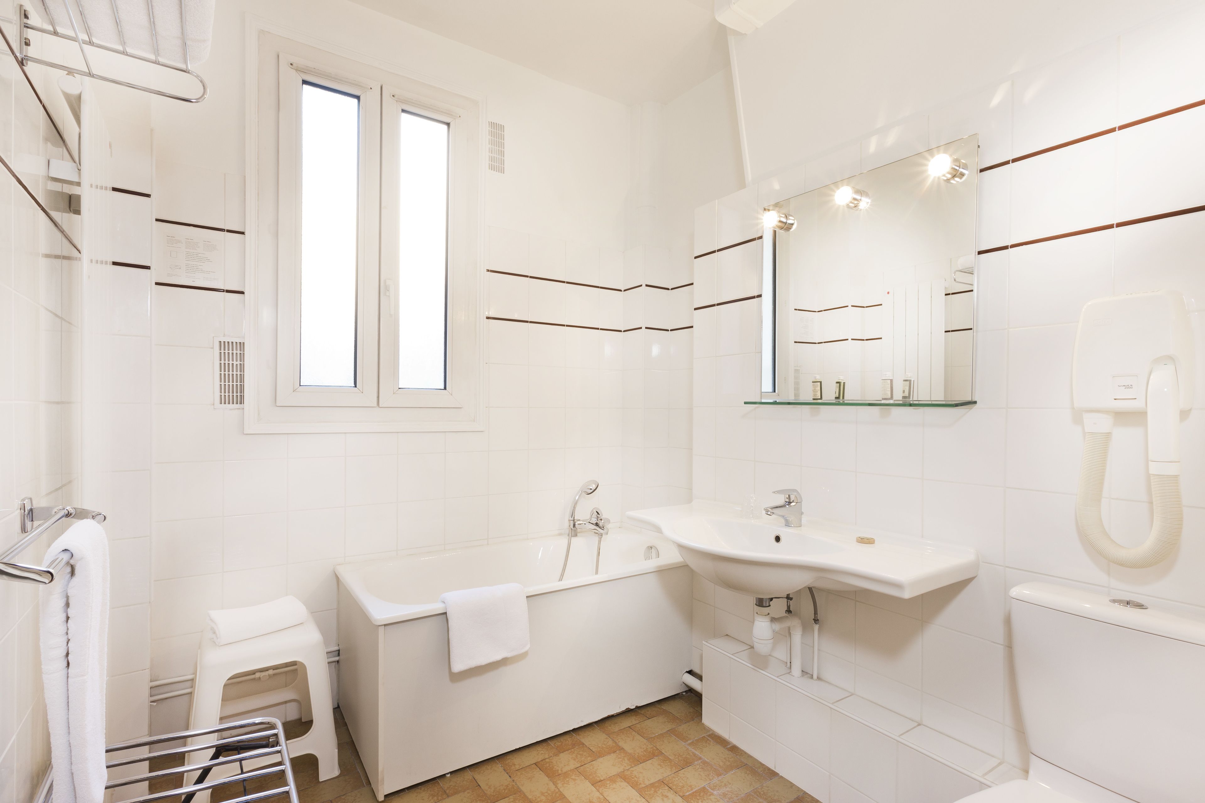 double room, bathtub | bathroom | free toiletries, hair dryer, towels