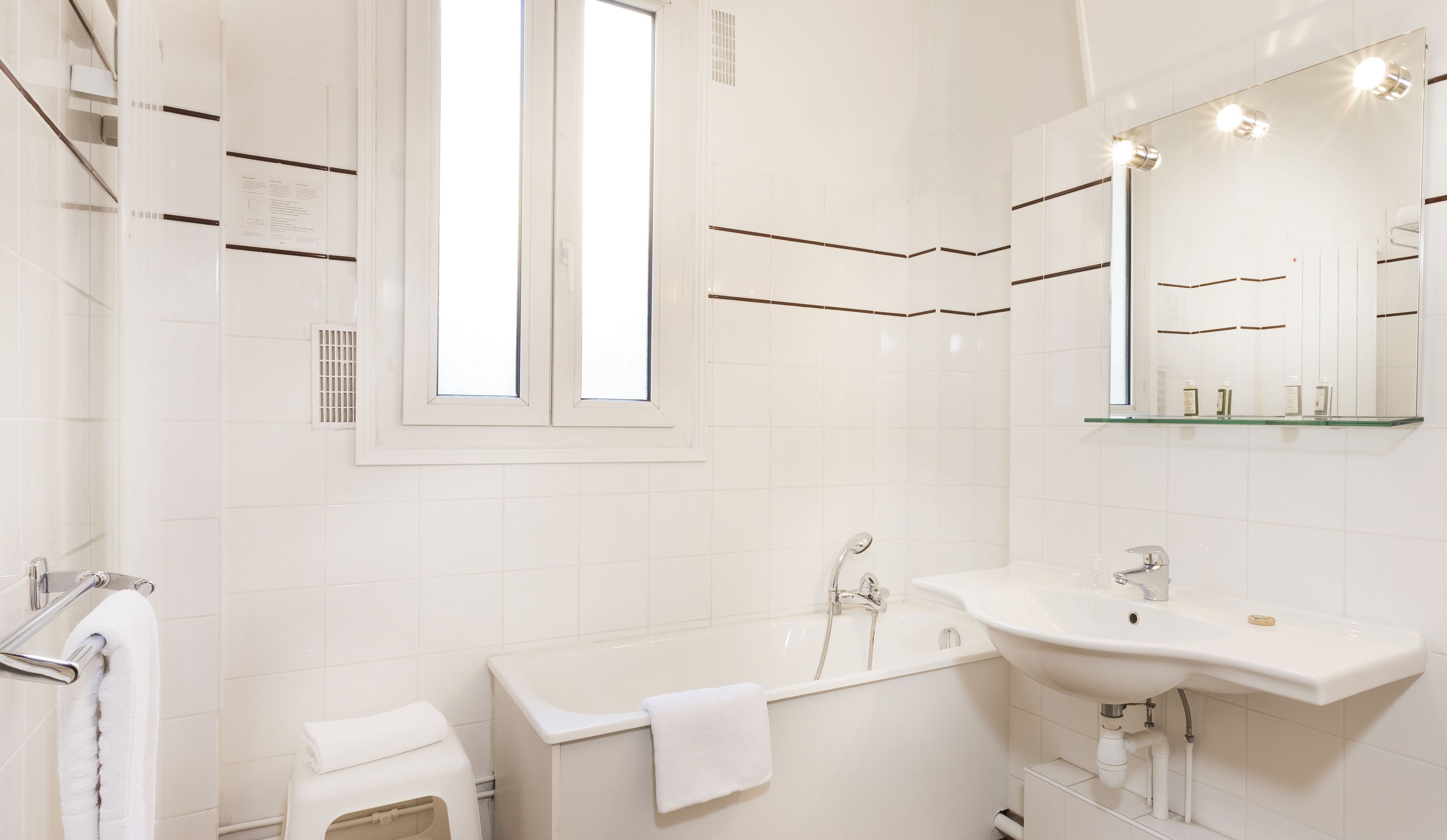double room, bathtub | bathroom | free toiletries, hair dryer, towels