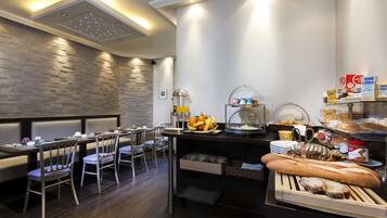 Daily buffet breakfast for a fee