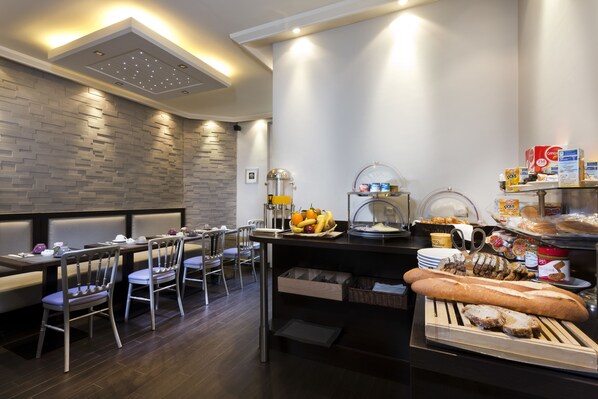 Petit déjeuner buffet servi tous les jours en supplément