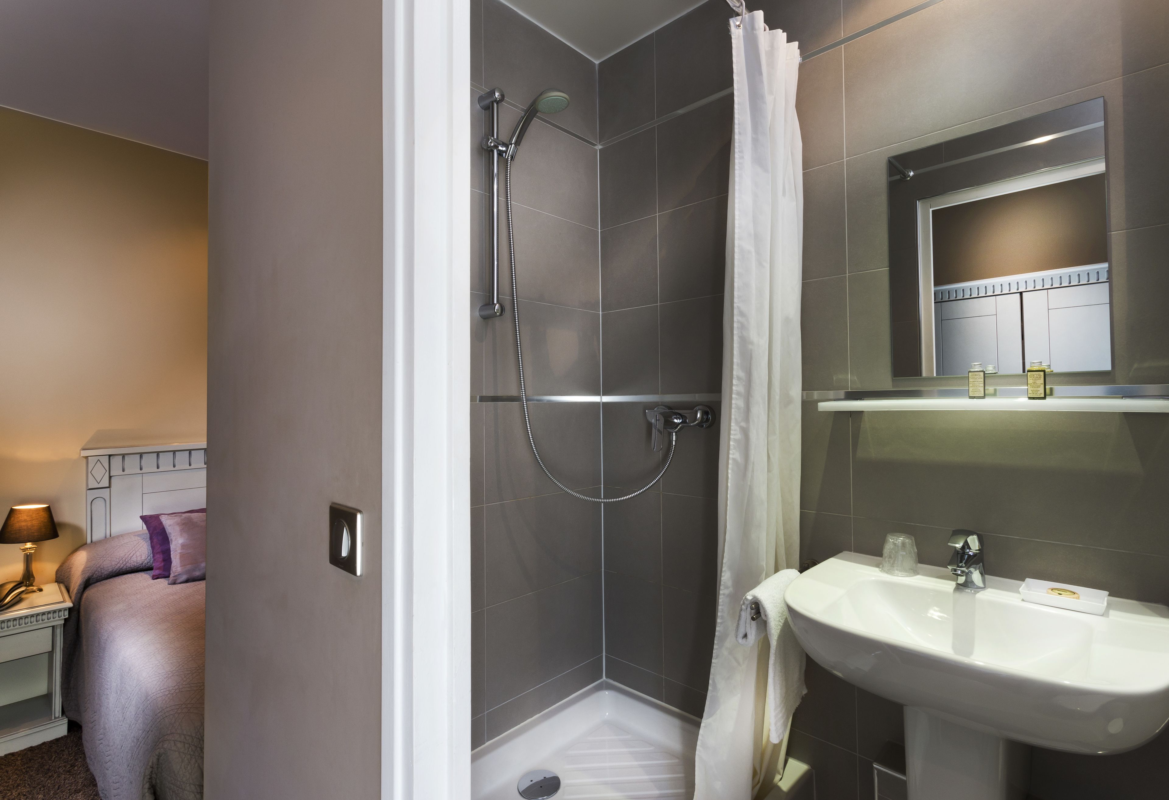 single room | desk, soundproofing, iron/ironing board, free wifi