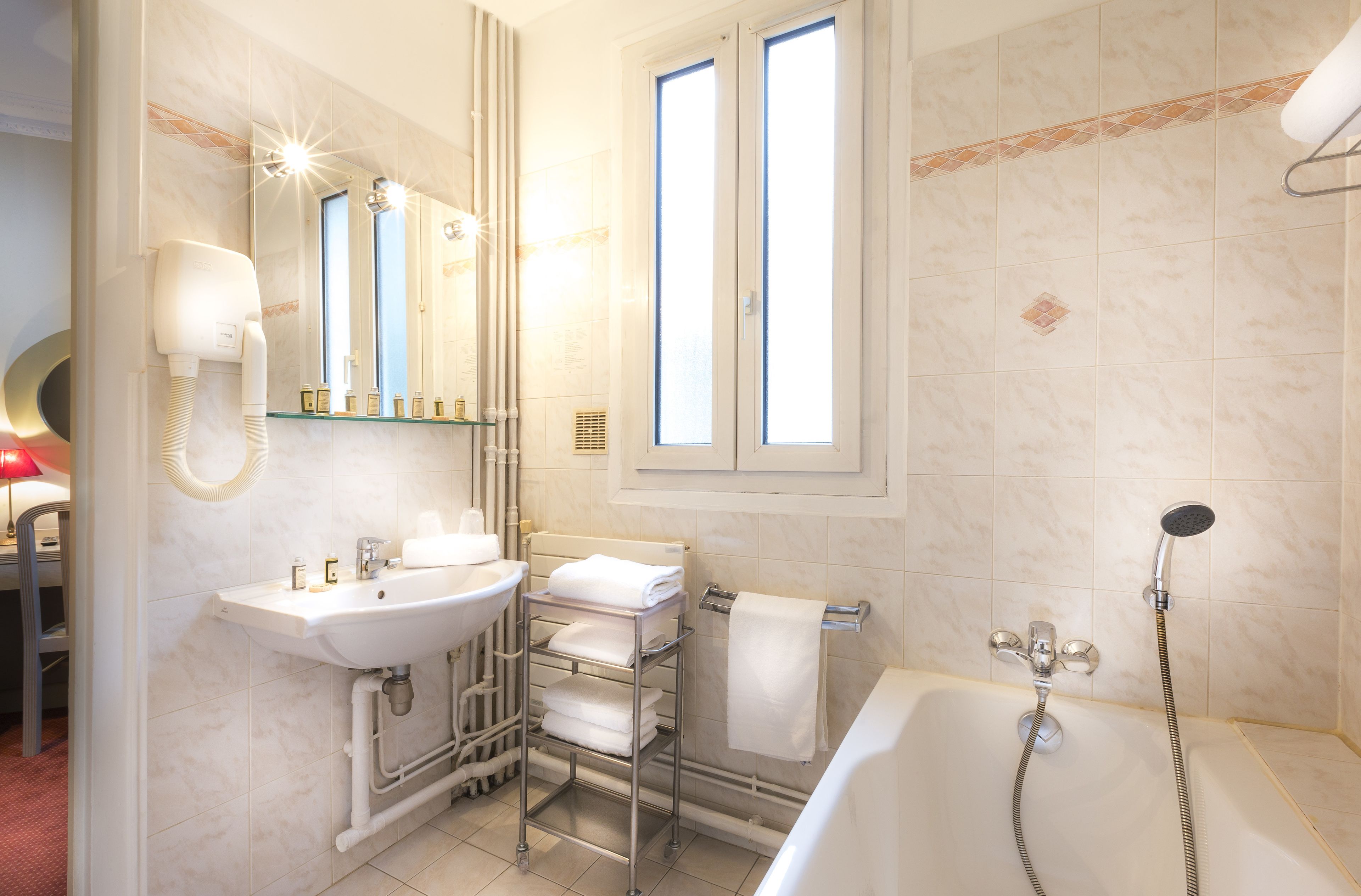 double room, bathtub | bathroom | free toiletries, hair dryer, towels