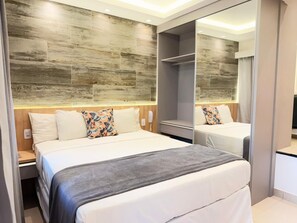 Familiekamer | Luxe beddengoed, een minibar, een kluis op de kamer
