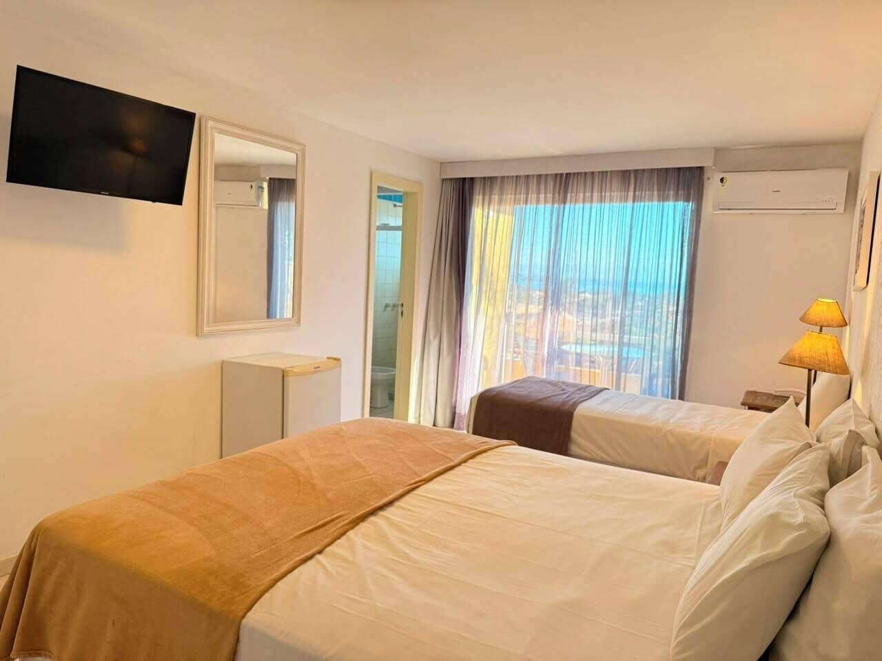 Superior driepersoonskamer, 1 slaapkamer | Luxe beddengoed, een minibar, een kluis op de kamer