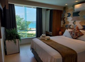 Ropa de cama de alta calidad y minibar 