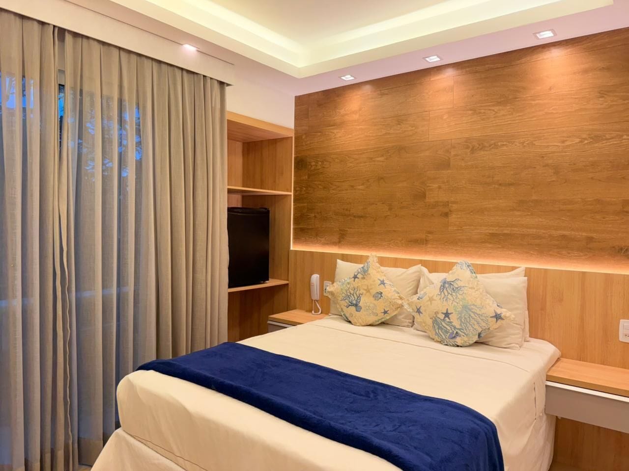 Superior tweepersoonskamer | Luxe beddengoed, een minibar, een kluis op de kamer