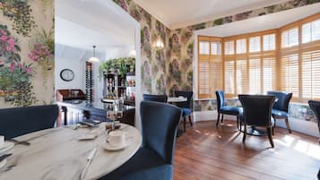 Breakfast, lunch, dinner served; local cuisine, garden views