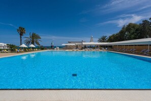 Indoor pool, seasonal outdoor pool, pool umbrellas, sun loungers - Hotel El Fell (Hammamet)